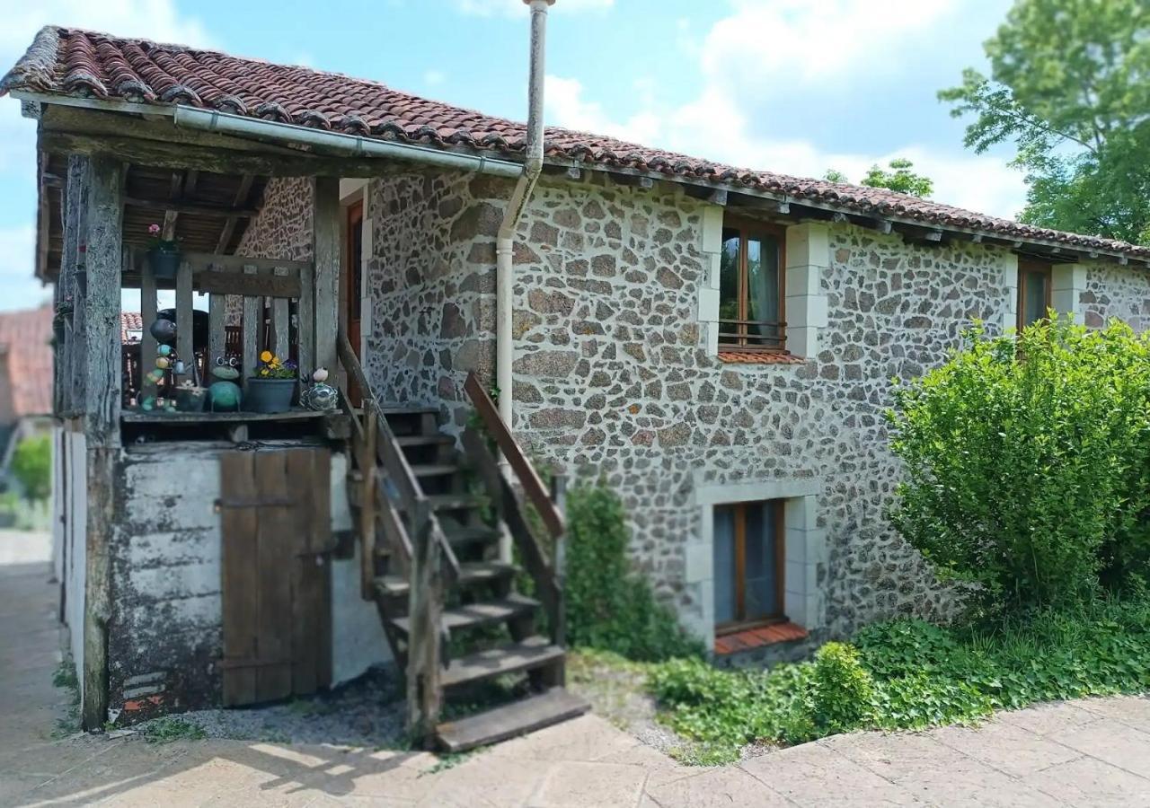 Tranquille Vienne Gites A Chirac Dept Charente Exterior photo