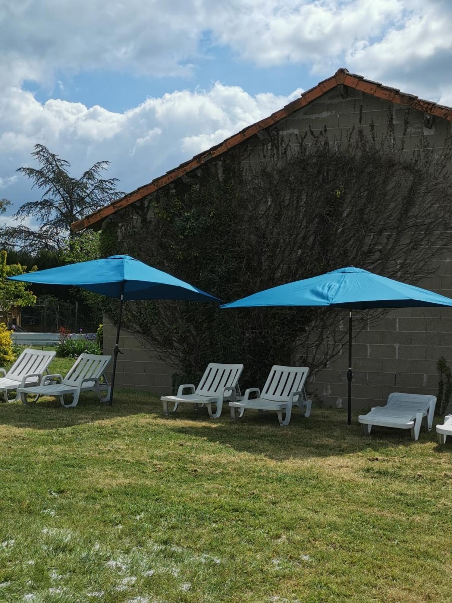 Tranquille Vienne Gites A Chirac Dept Charente Exterior photo