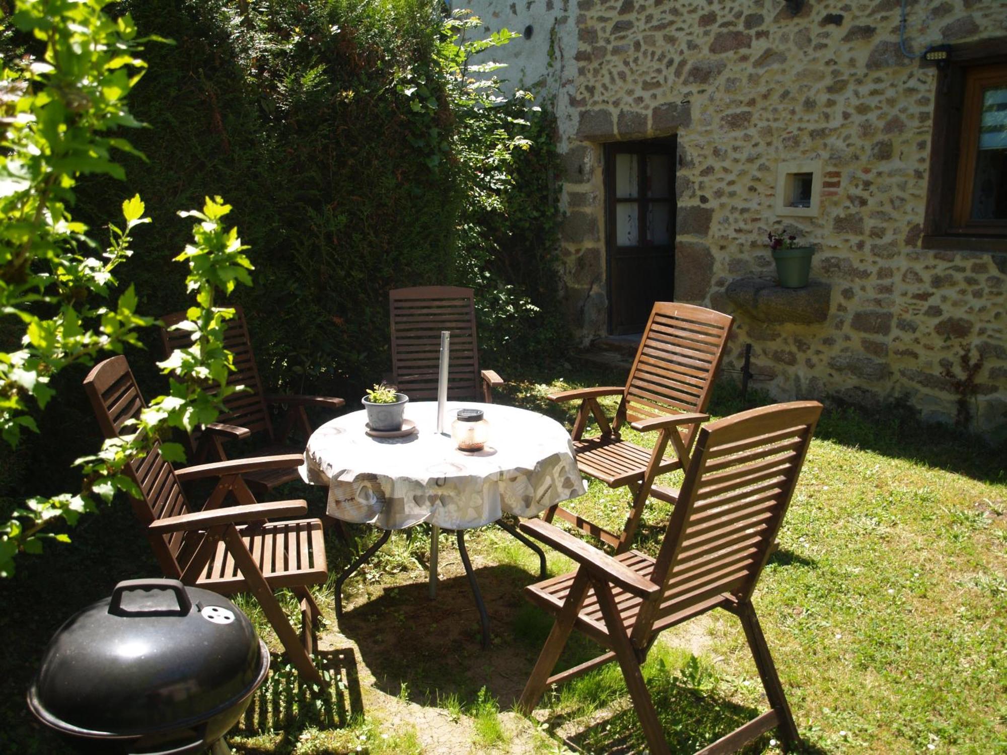Tranquille Vienne Gites A Chirac Dept Charente Exterior photo