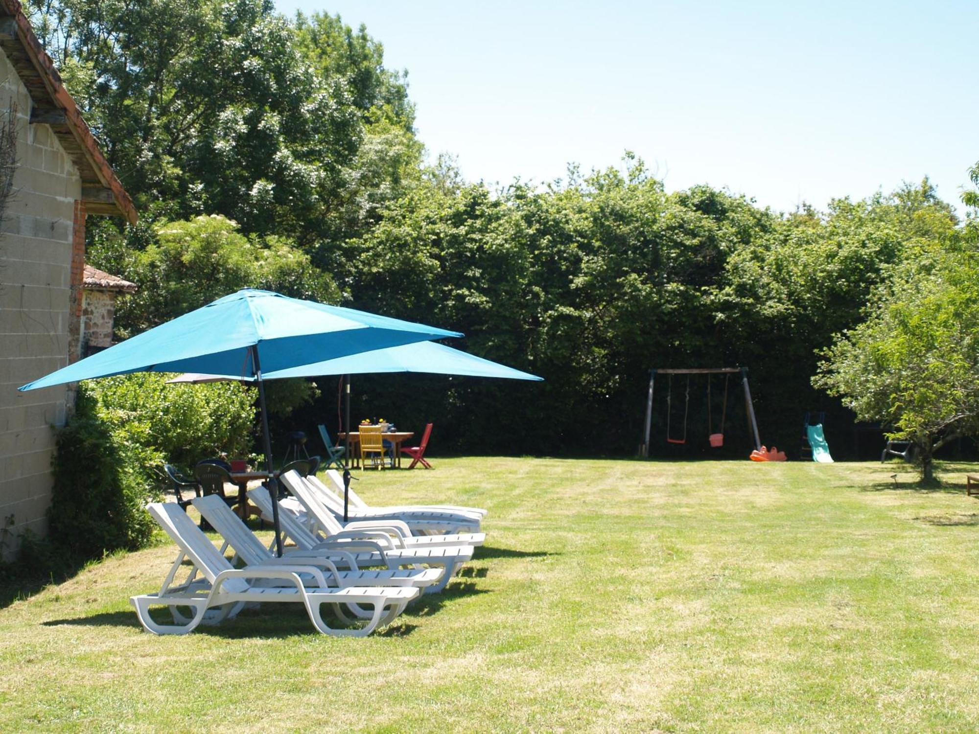 Tranquille Vienne Gites A Chirac Dept Charente Exterior photo